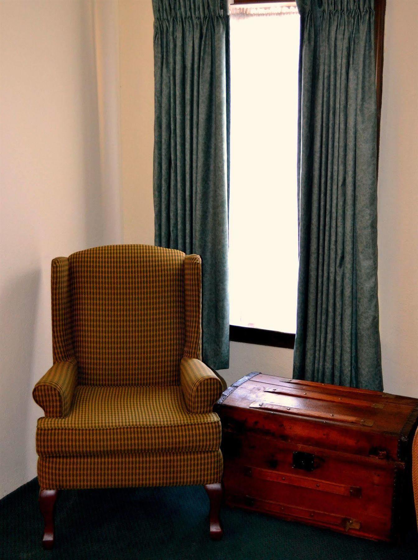 The Write Inn Hotel Oak Park Bagian luar foto