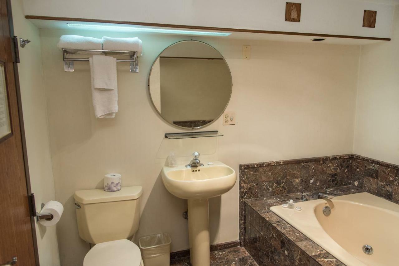 The Write Inn Hotel Oak Park Bagian luar foto